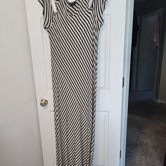Maxi Dress - Picture 4 of 5